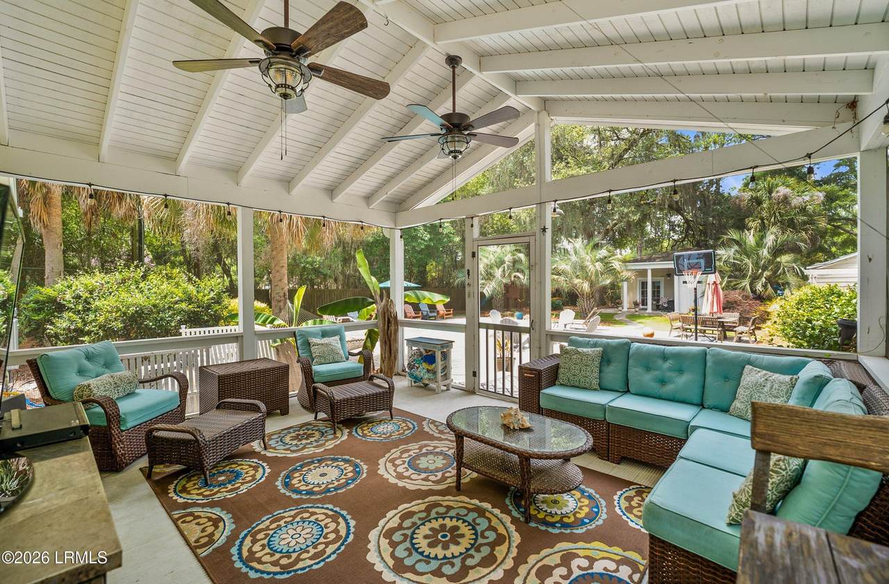 864 Ribaut Road - Photo 1
