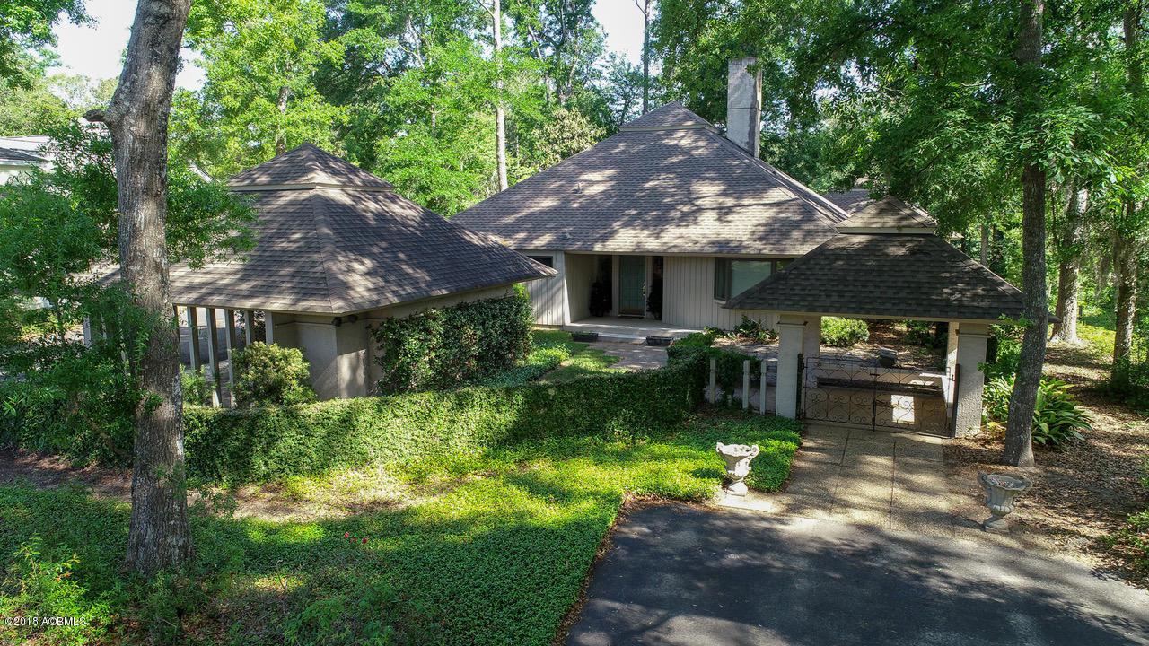526 Island Circle - Photo 1