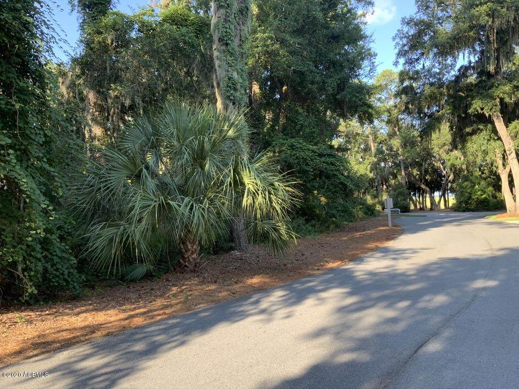 813 Island Circle - Photo 1