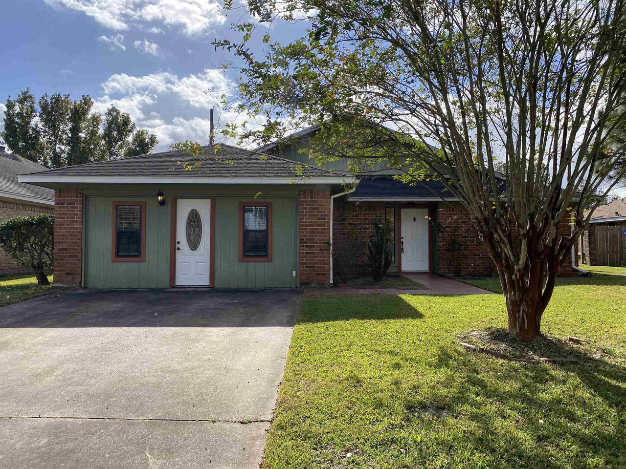 9435 Meadowbend Dr - Photo 1