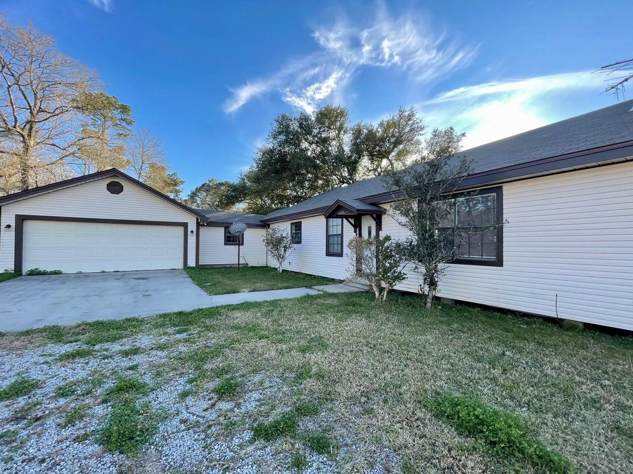9761 Fm 105 - Photo 1