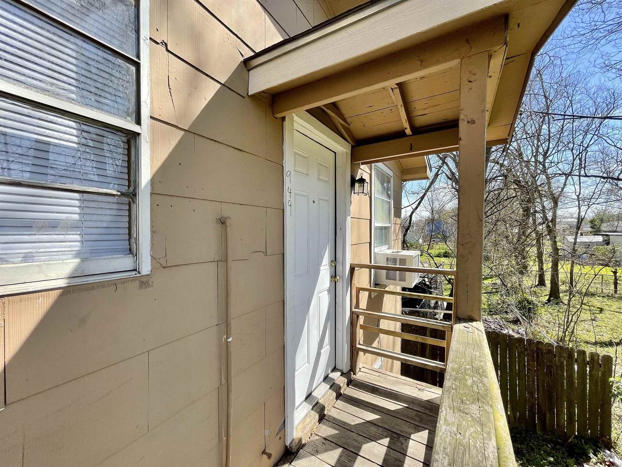 949 Essex St - Photo 1