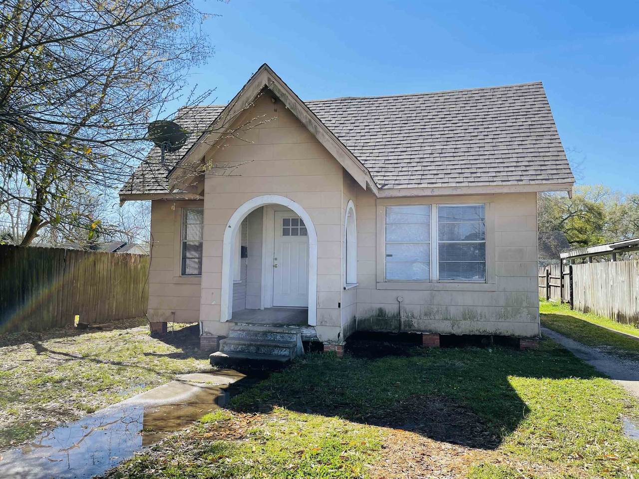 725 Highland - Photo 1