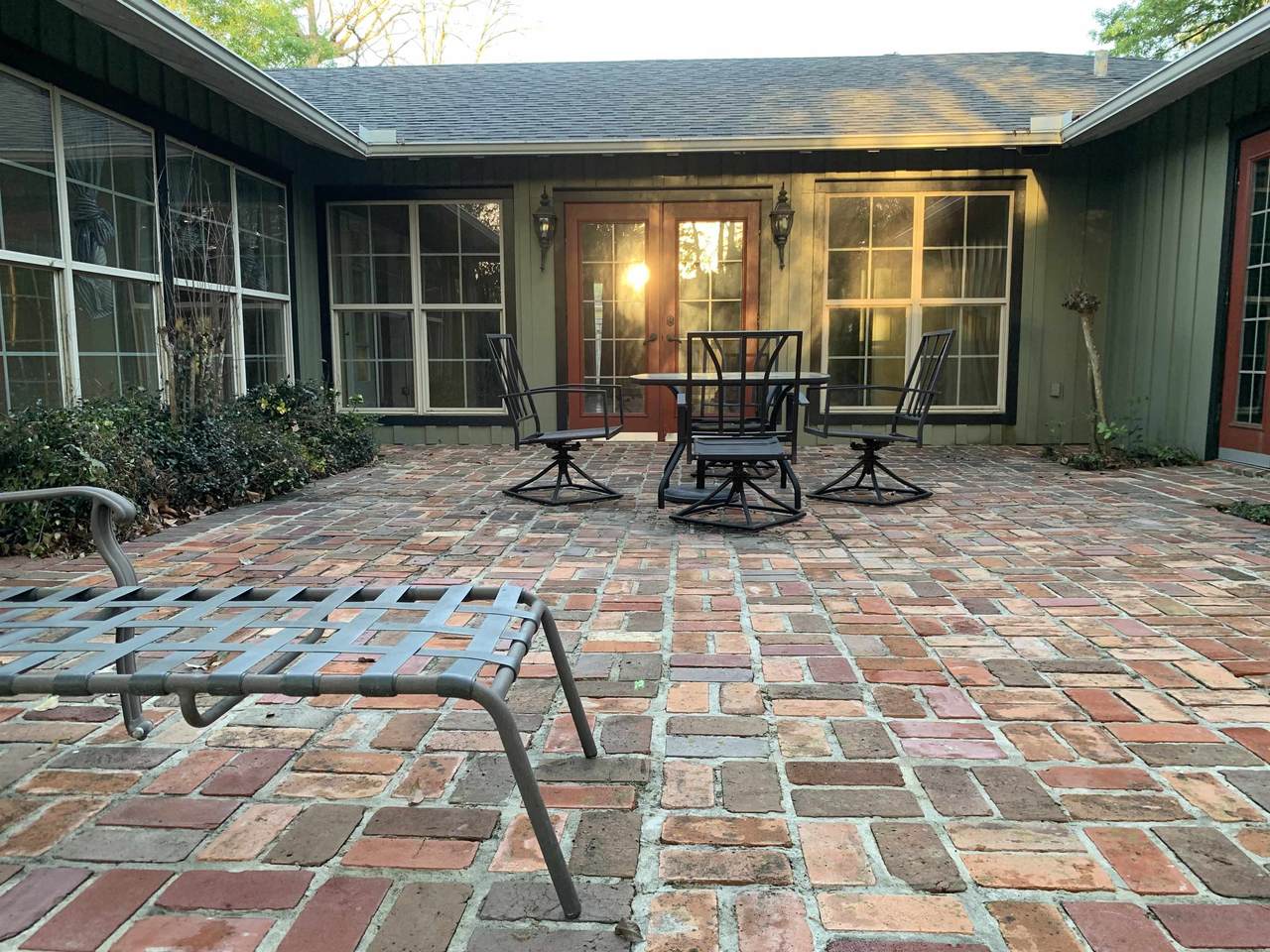 5590 Clinton - Photo 1
