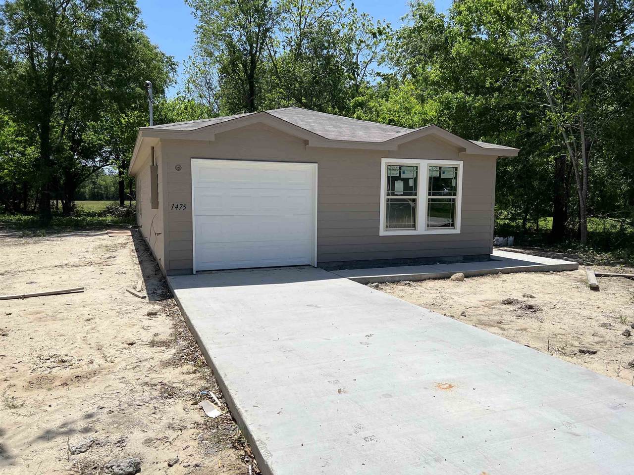 1475 Highland - Photo 1