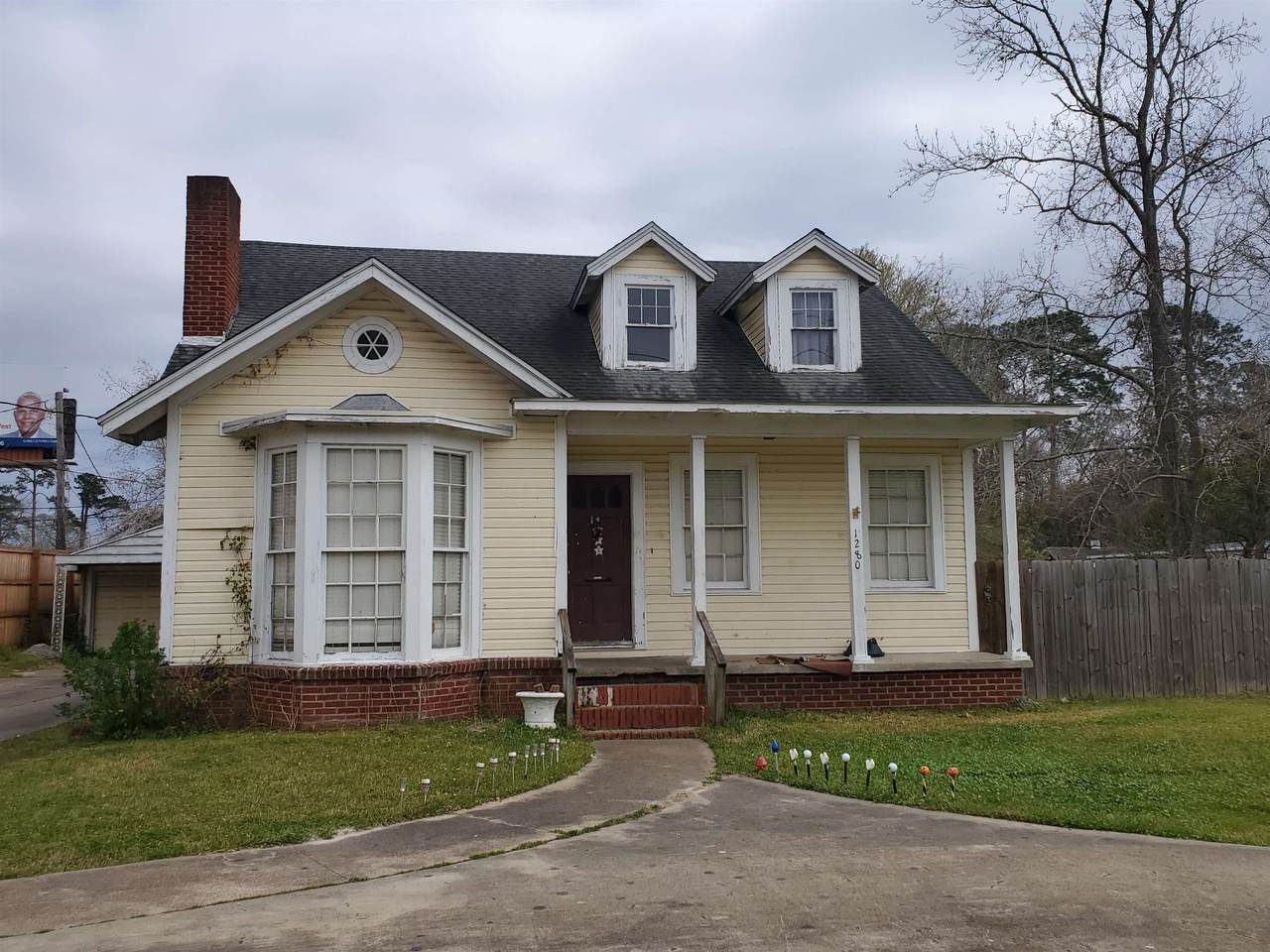 1280 Lucas Dr - Photo 1