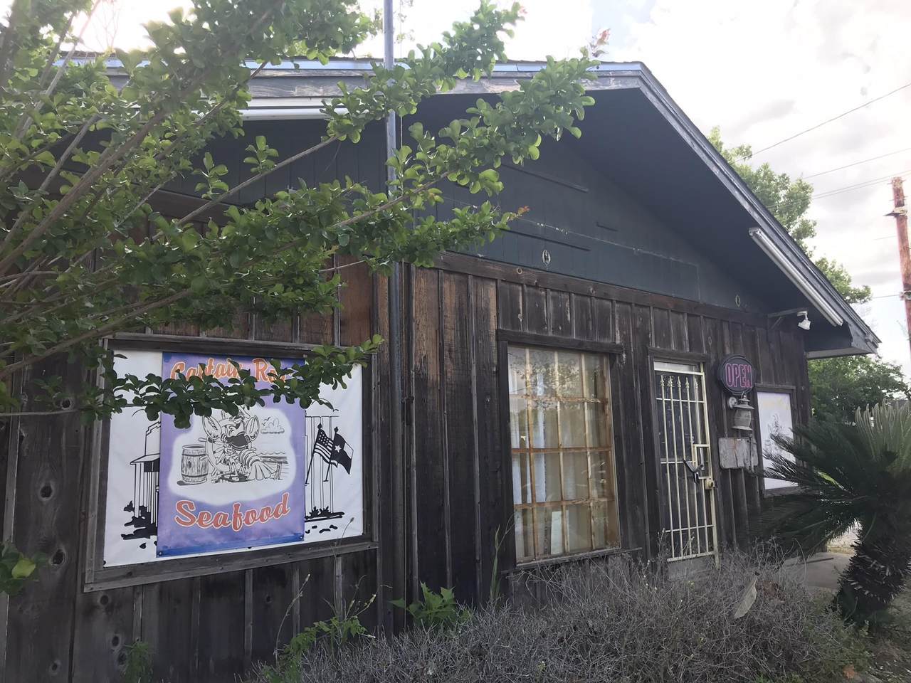 300 Pine St - Photo 1