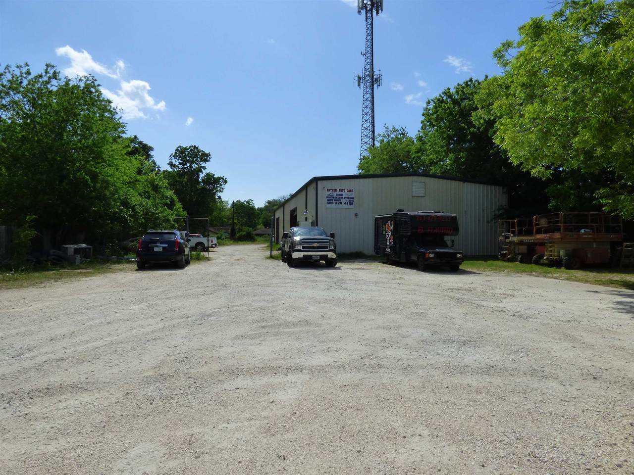 710 Lindbergh - Photo 1