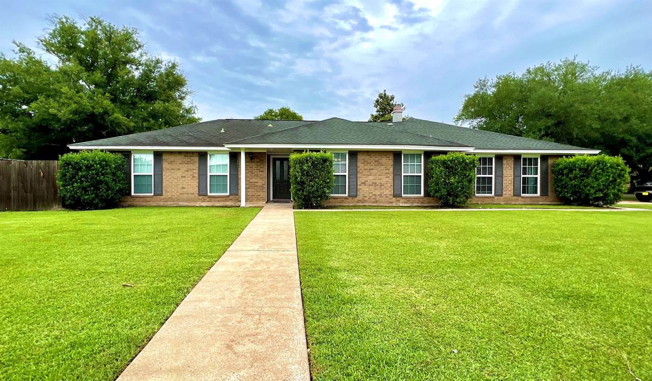 1402 Waterford Drive - Photo 1