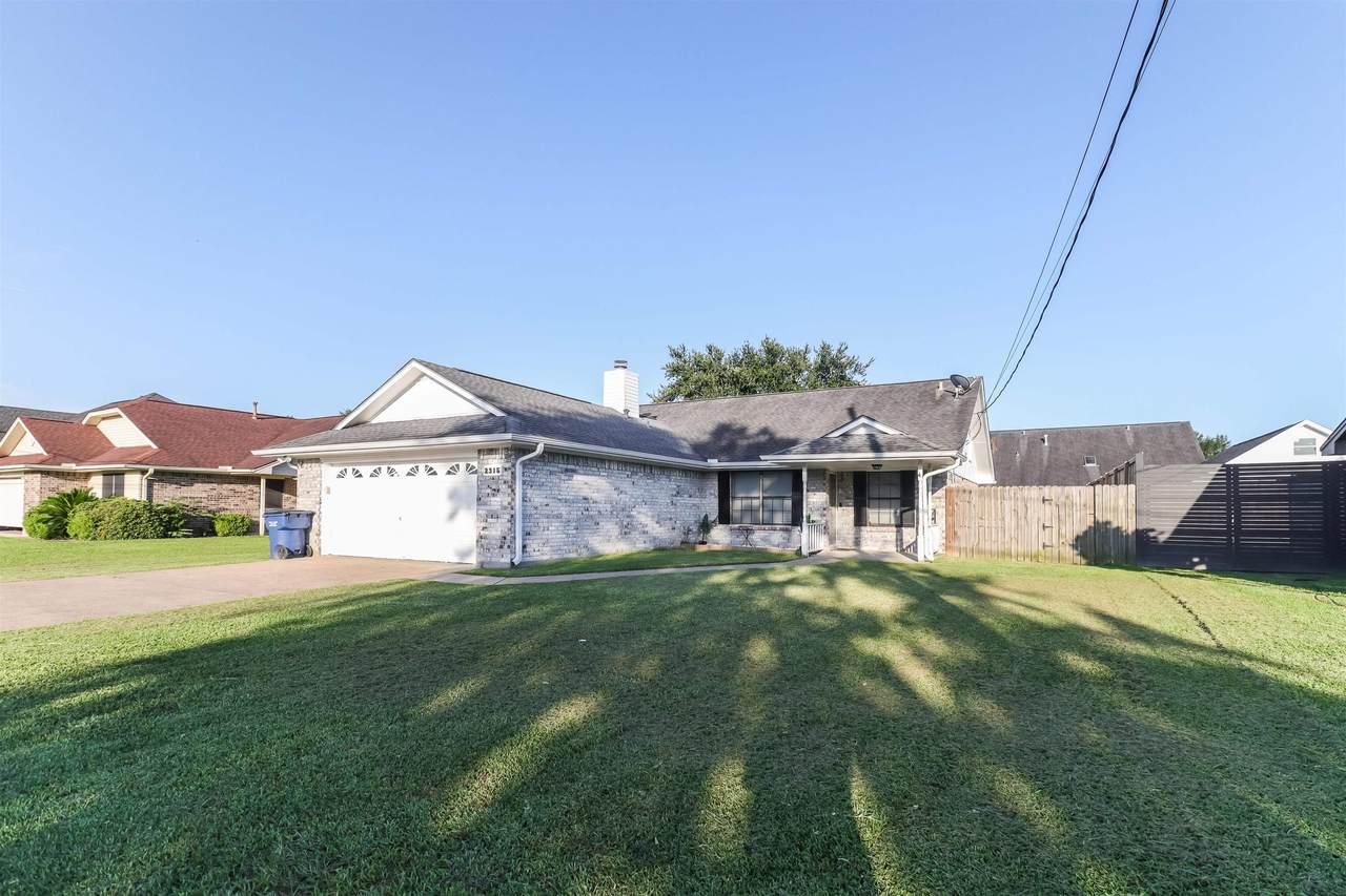 2315 Oak South - Photo 1