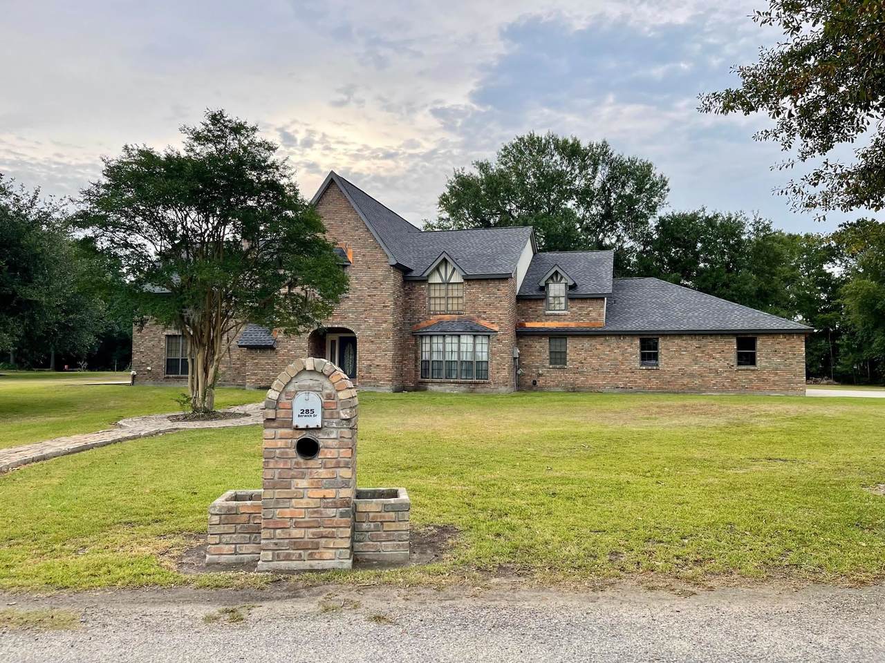 285 Berwick - Photo 1
