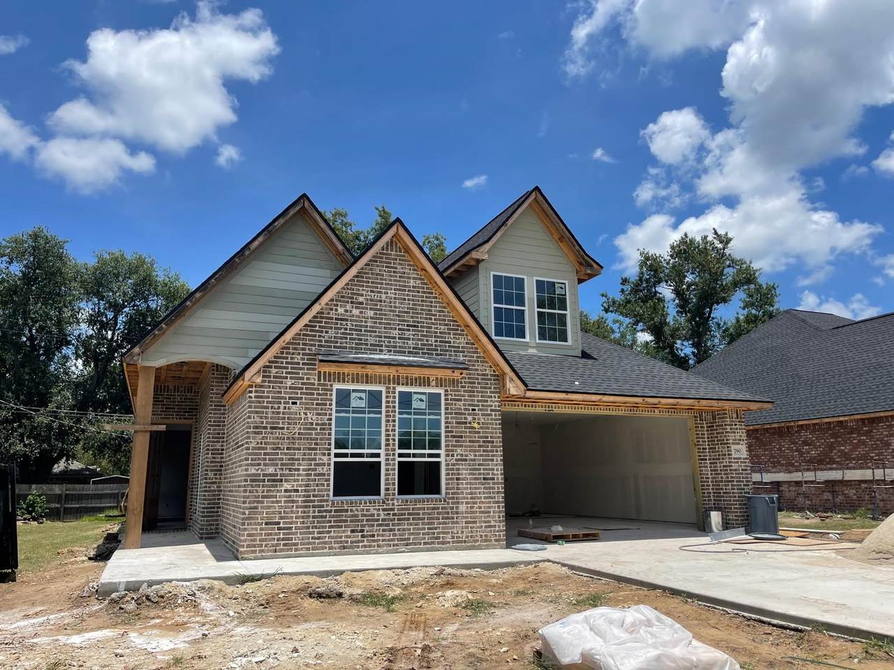 790 Bridgeview - Photo 1