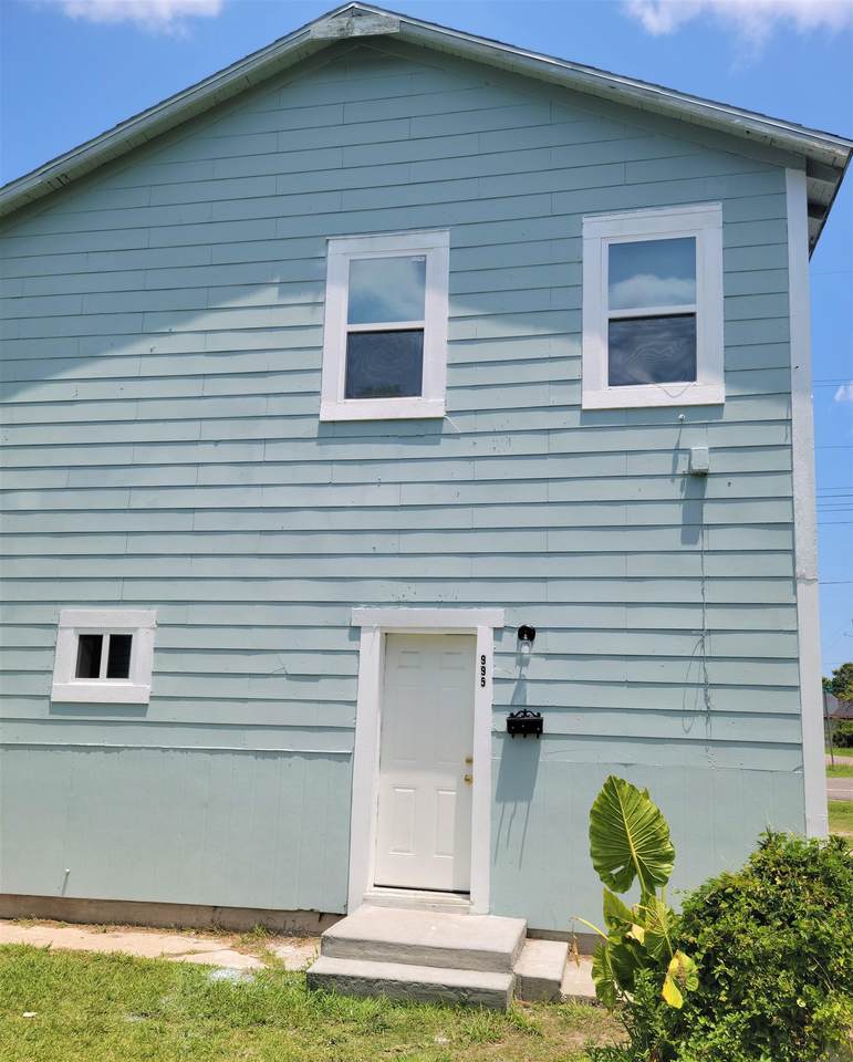 995 Center Street - Photo 1