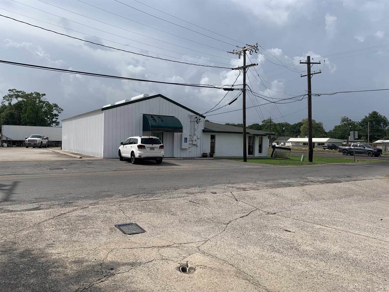 3911 Twin City Hwy - Photo 1