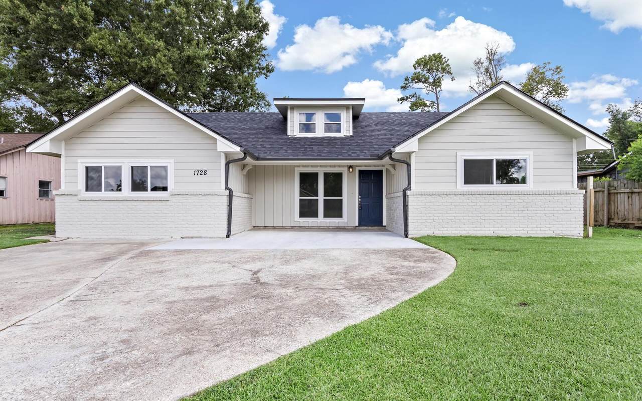 1728 Greenbriar - Photo 1