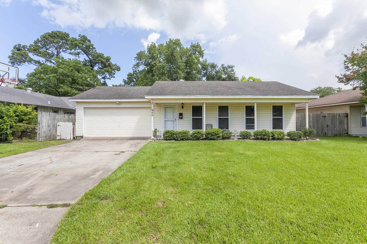 940 Columbia Circle - Photo 1