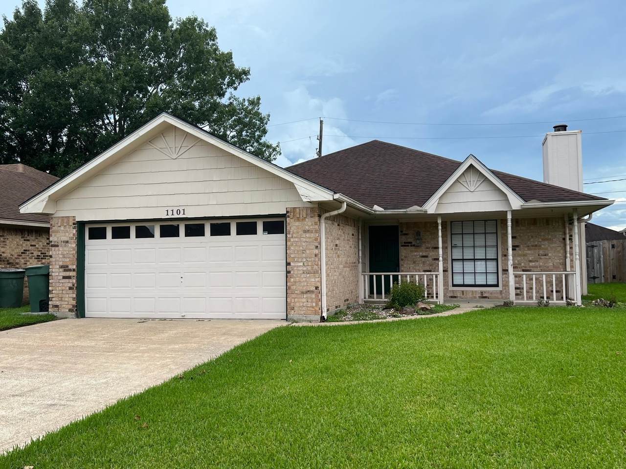 1101 Meadowvale Dr - Photo 1