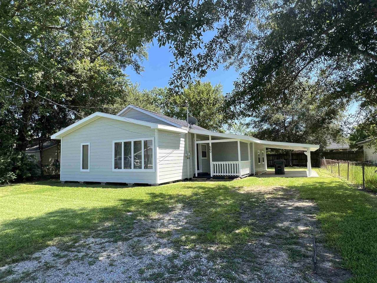 560 Austin - Photo 1