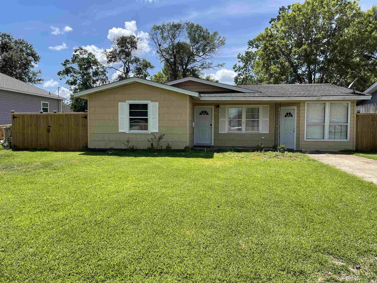 3575 Cecil - Photo 1