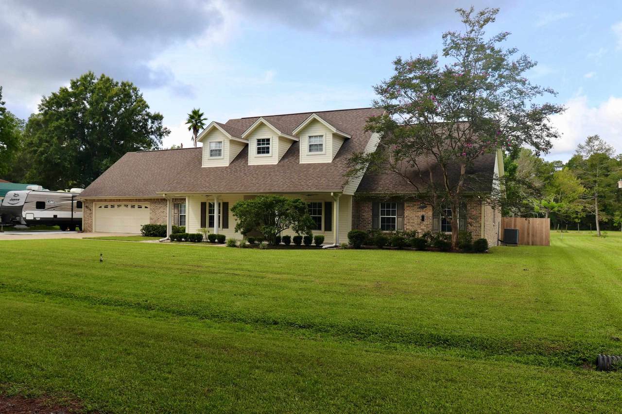 6037 Country Club Rd - Photo 1