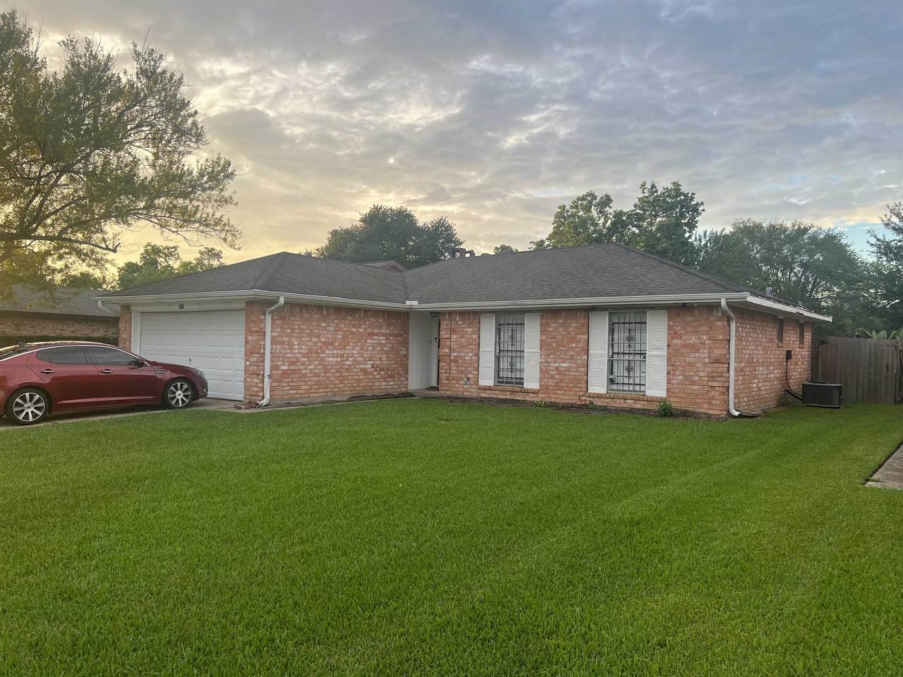 5690 Meadowview - Photo 1