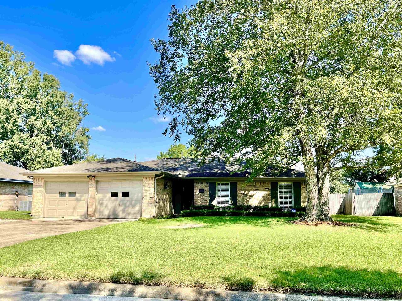 1370 Norwood - Photo 1