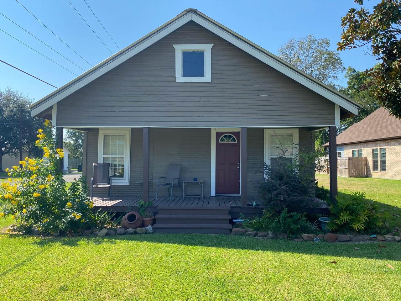 401 Avenue F - Photo 1