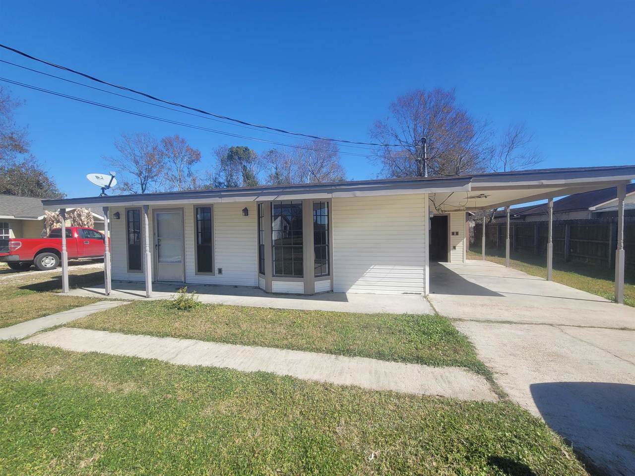 692 Middleton Dr - Photo 1
