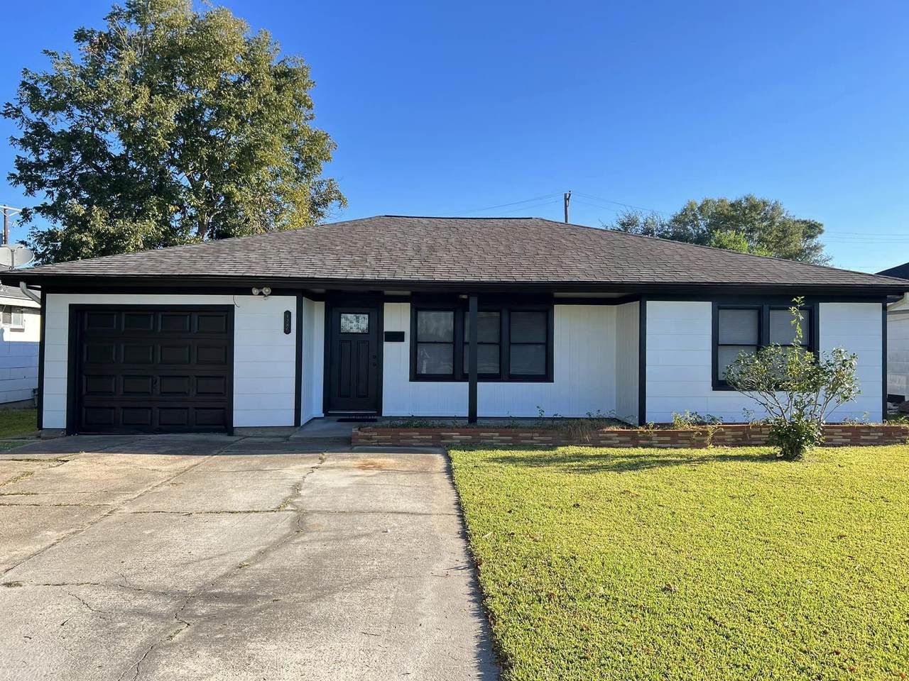 1286 Lakeview Ave - Photo 1