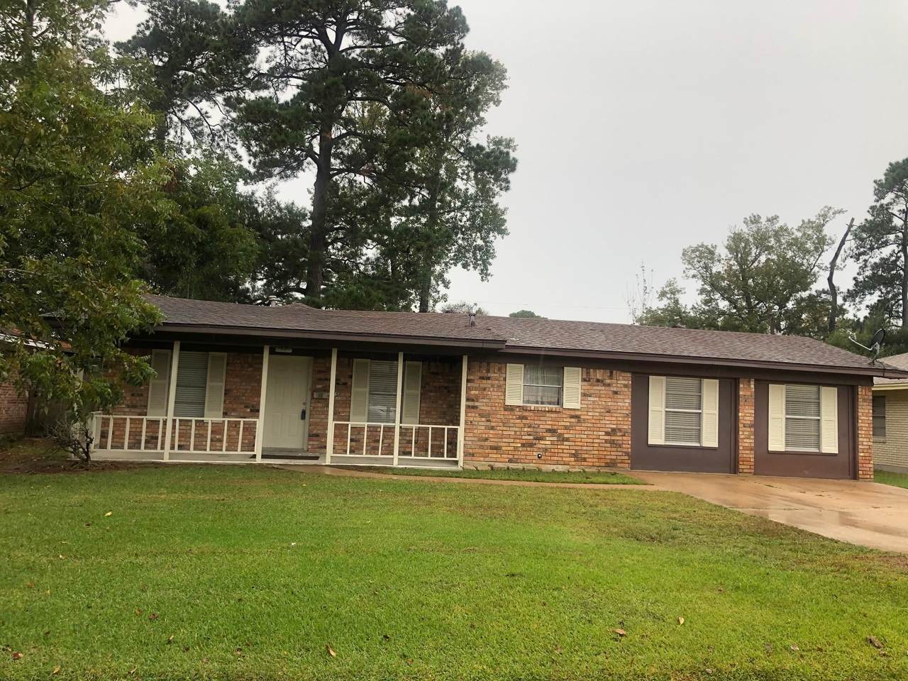 975 Travis Dr - Photo 1