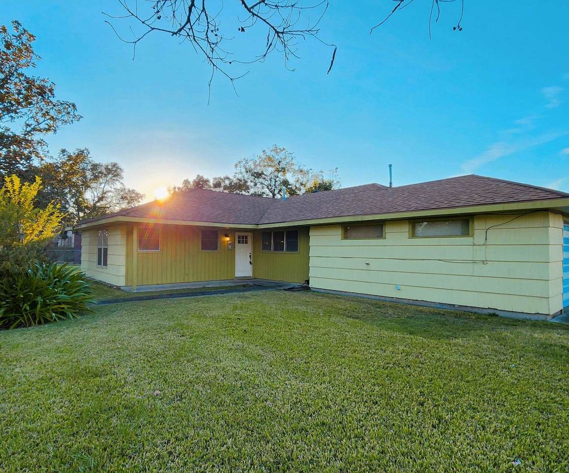 2501 Avenue A - Photo 1