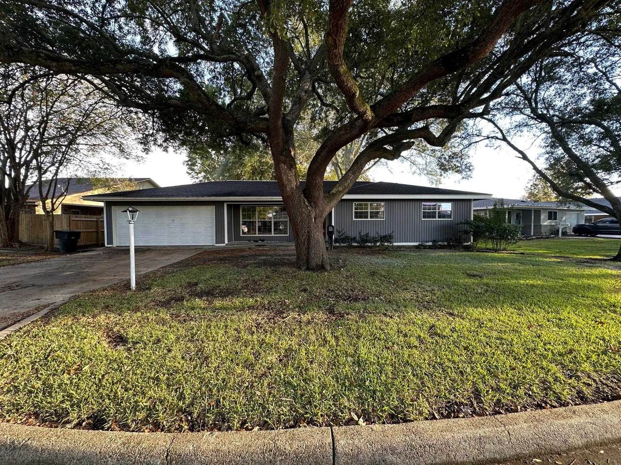 1707 Avenue E - Photo 1