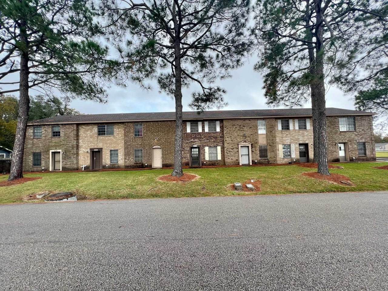 6108 Warren - Photo 1