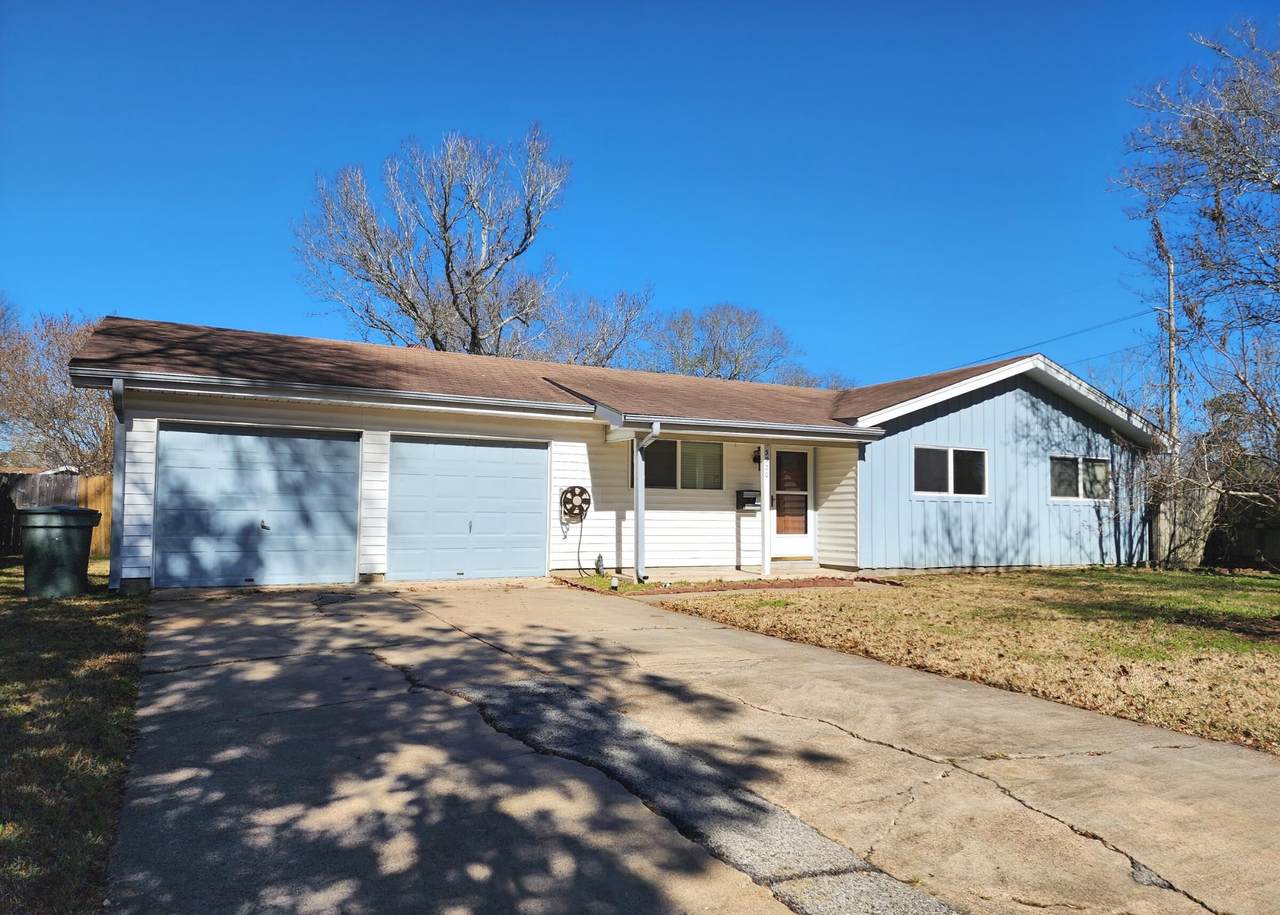 3920 Sunbury - Photo 1