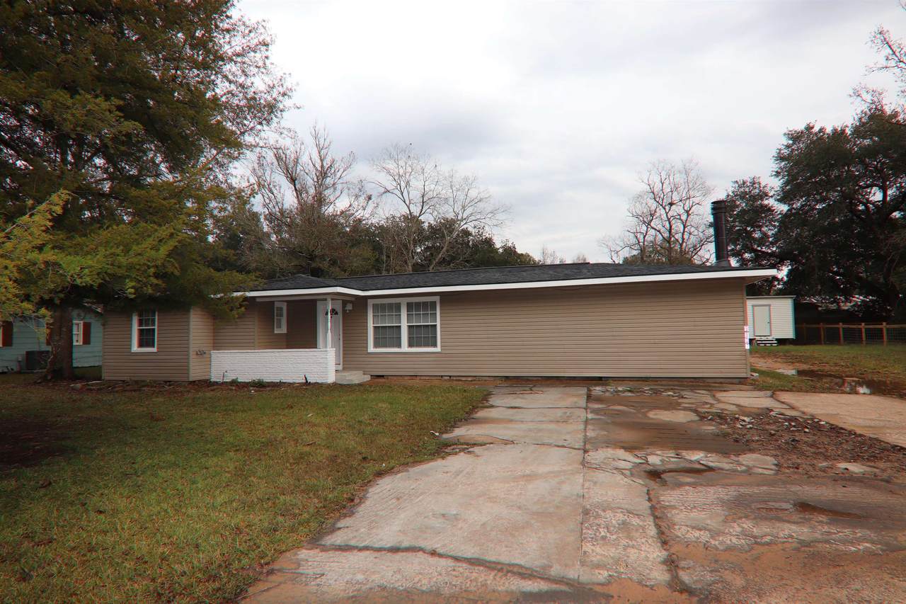 9807 Smith League - Photo 1