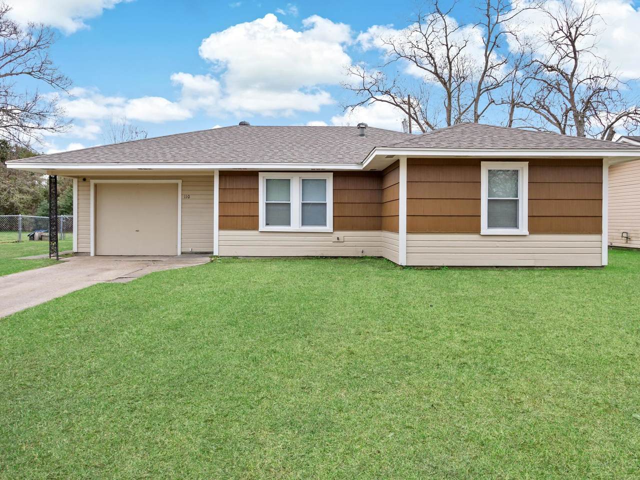 110 Dahlia St - Photo 1