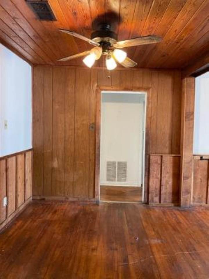 2034 Earl - Photo 1