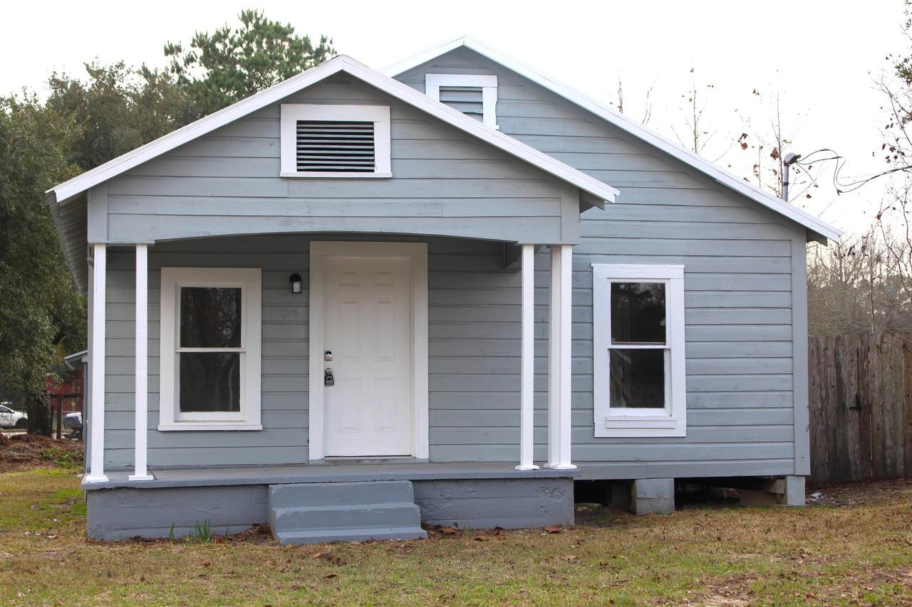 705 Woodrow - Photo 1
