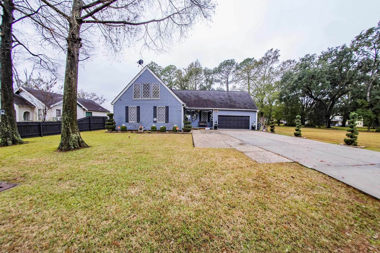 1941 Oak Ave - Photo 1