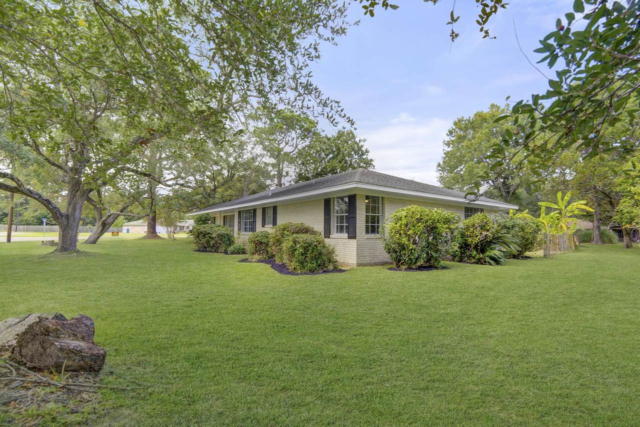 201 Greenwood - Photo 1