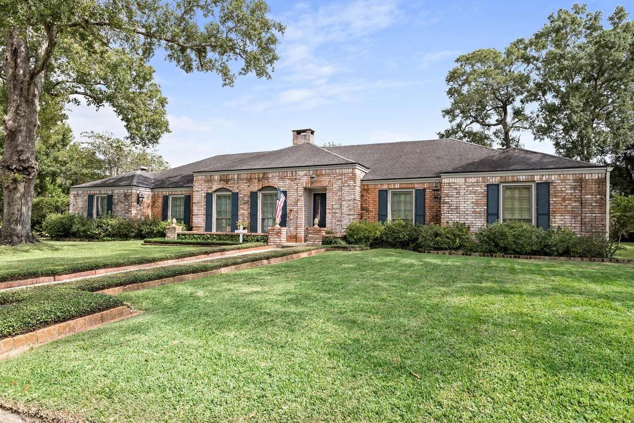 1590 Belvedere Dr - Photo 1