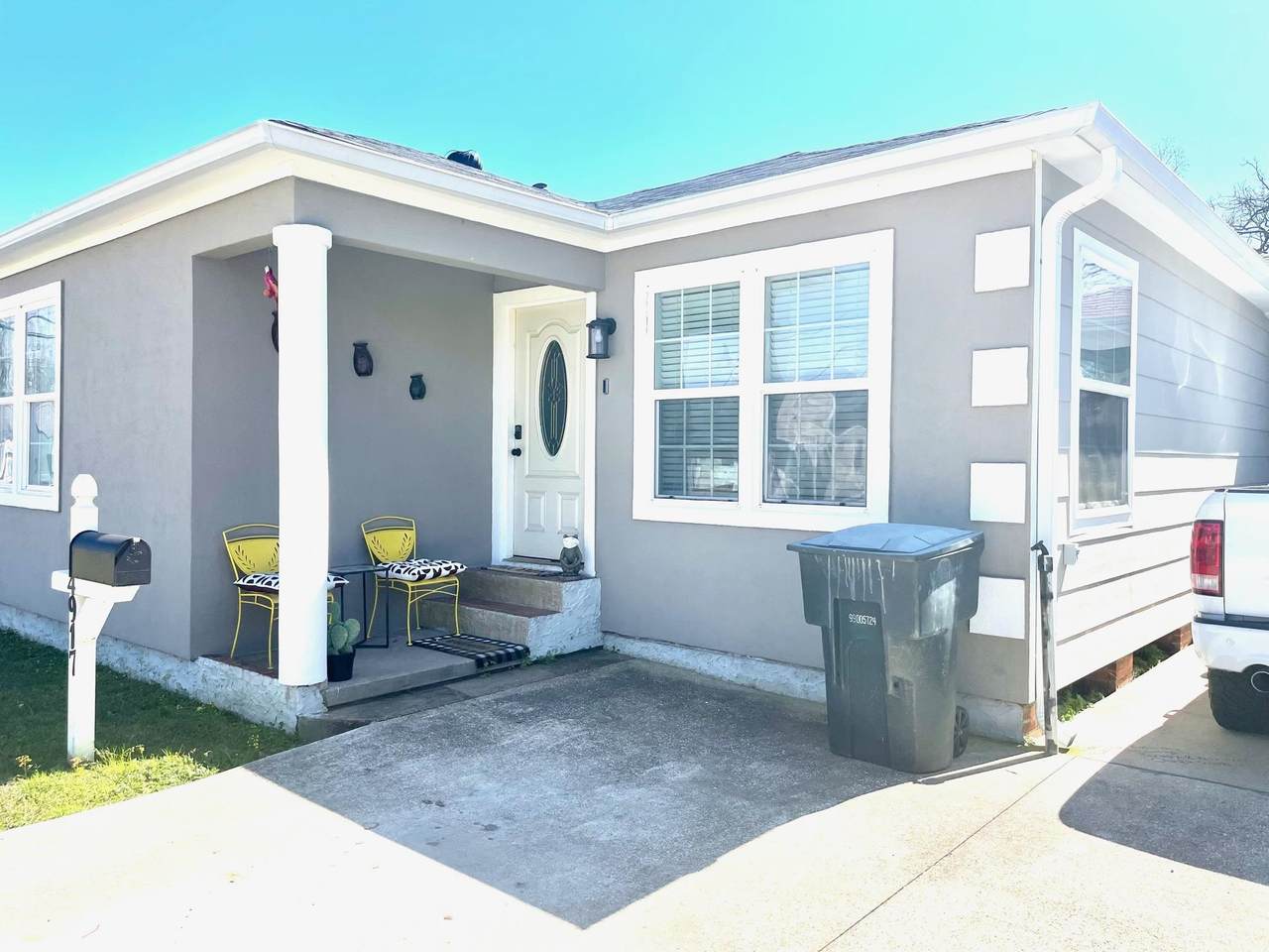 4917 Garfield Ave - Photo 1