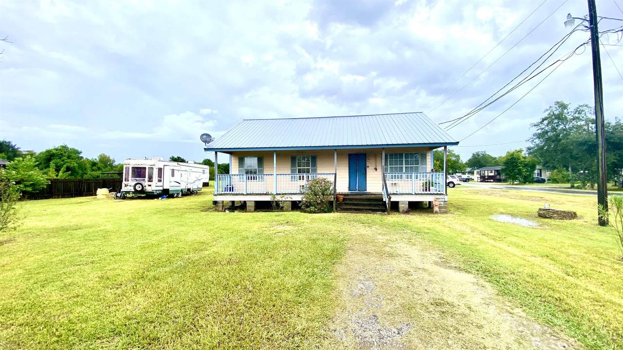 1855 Campbell Rd - Photo 1