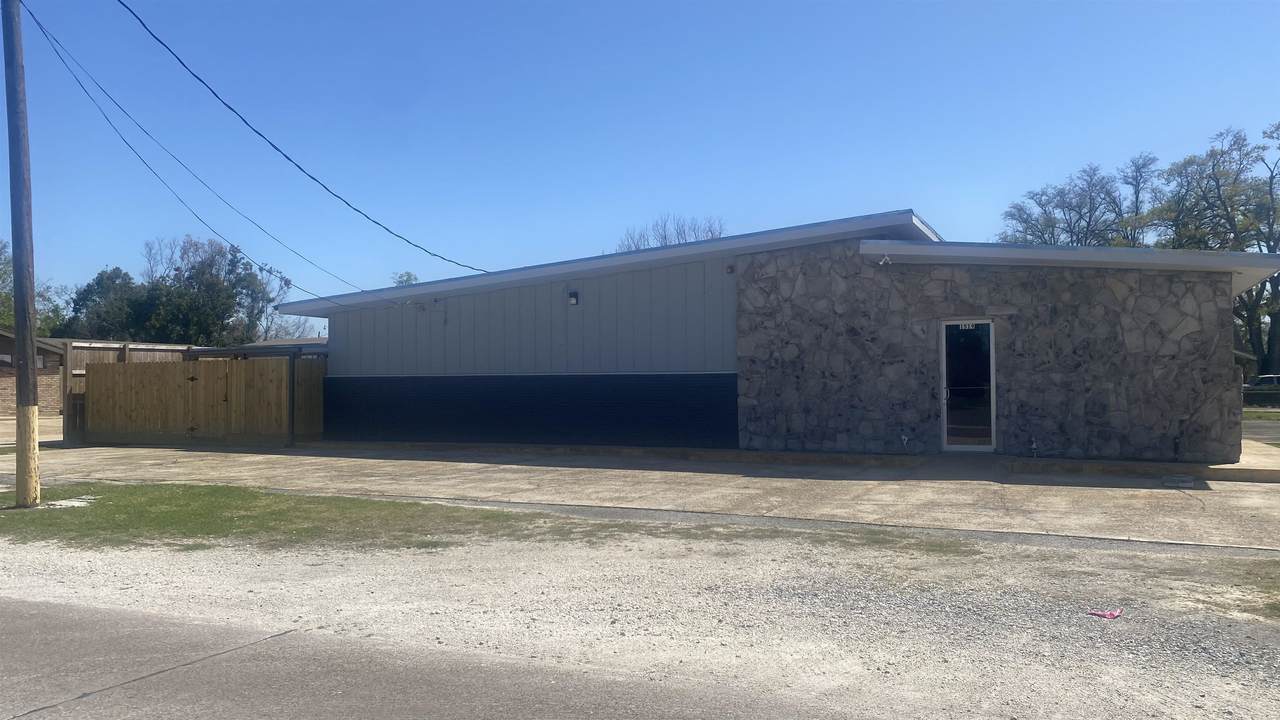 1519 Burton Ave - Photo 1