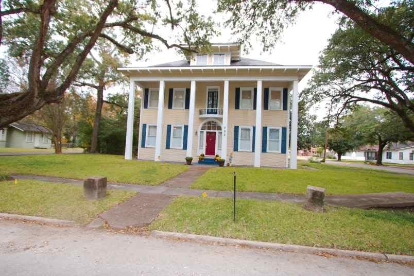 702 Cherry Avenue - Photo 1