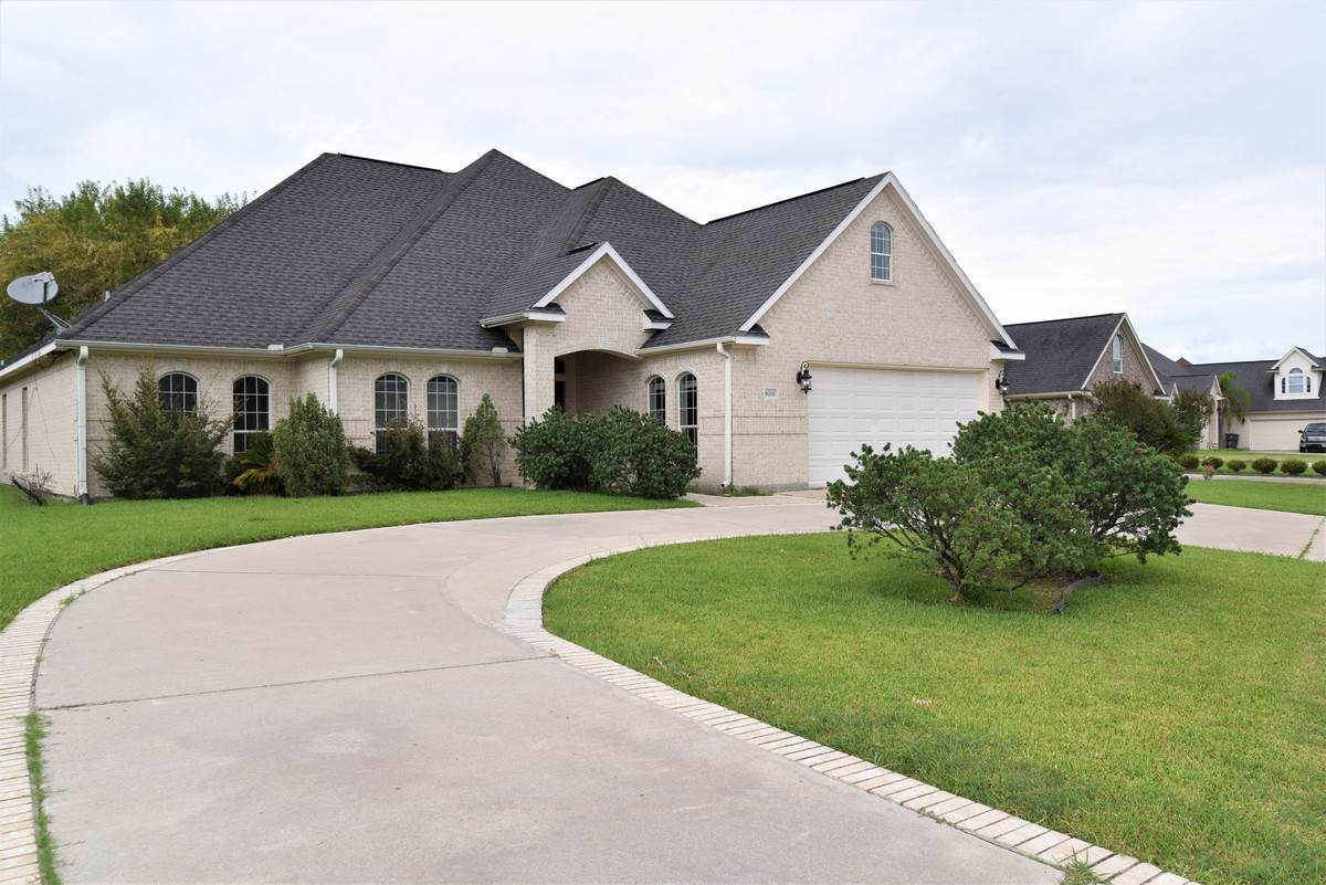 8000 Oakmont Dr - Photo 1