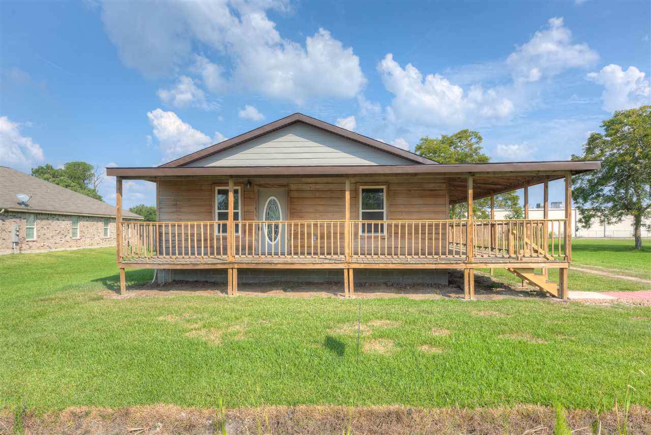 910 Center Dr - Photo 1