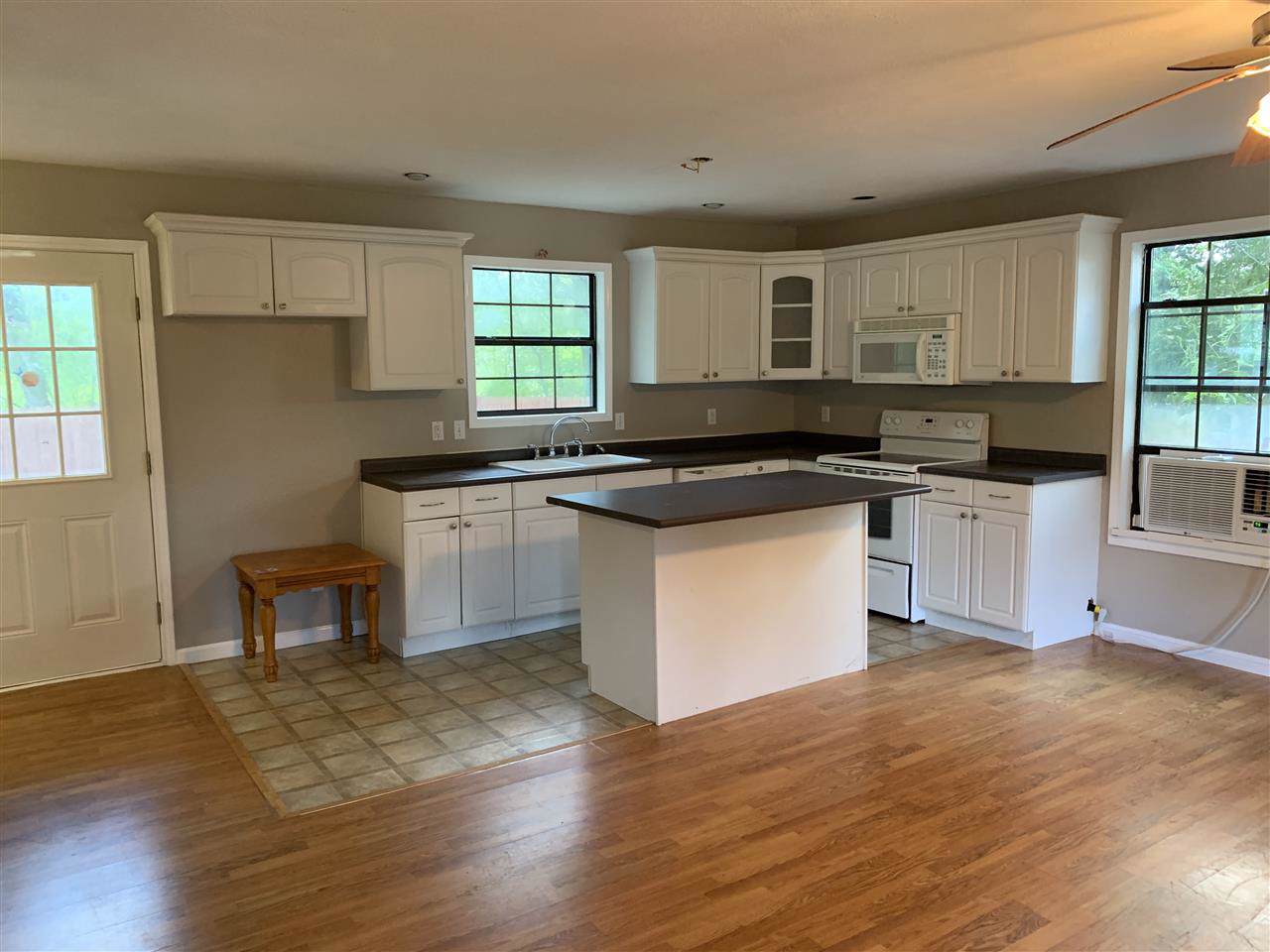 1405 Burton - Photo 1