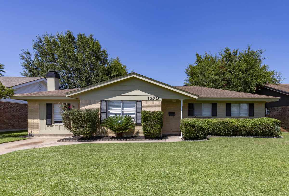 1370 Elsie Lane - Photo 1