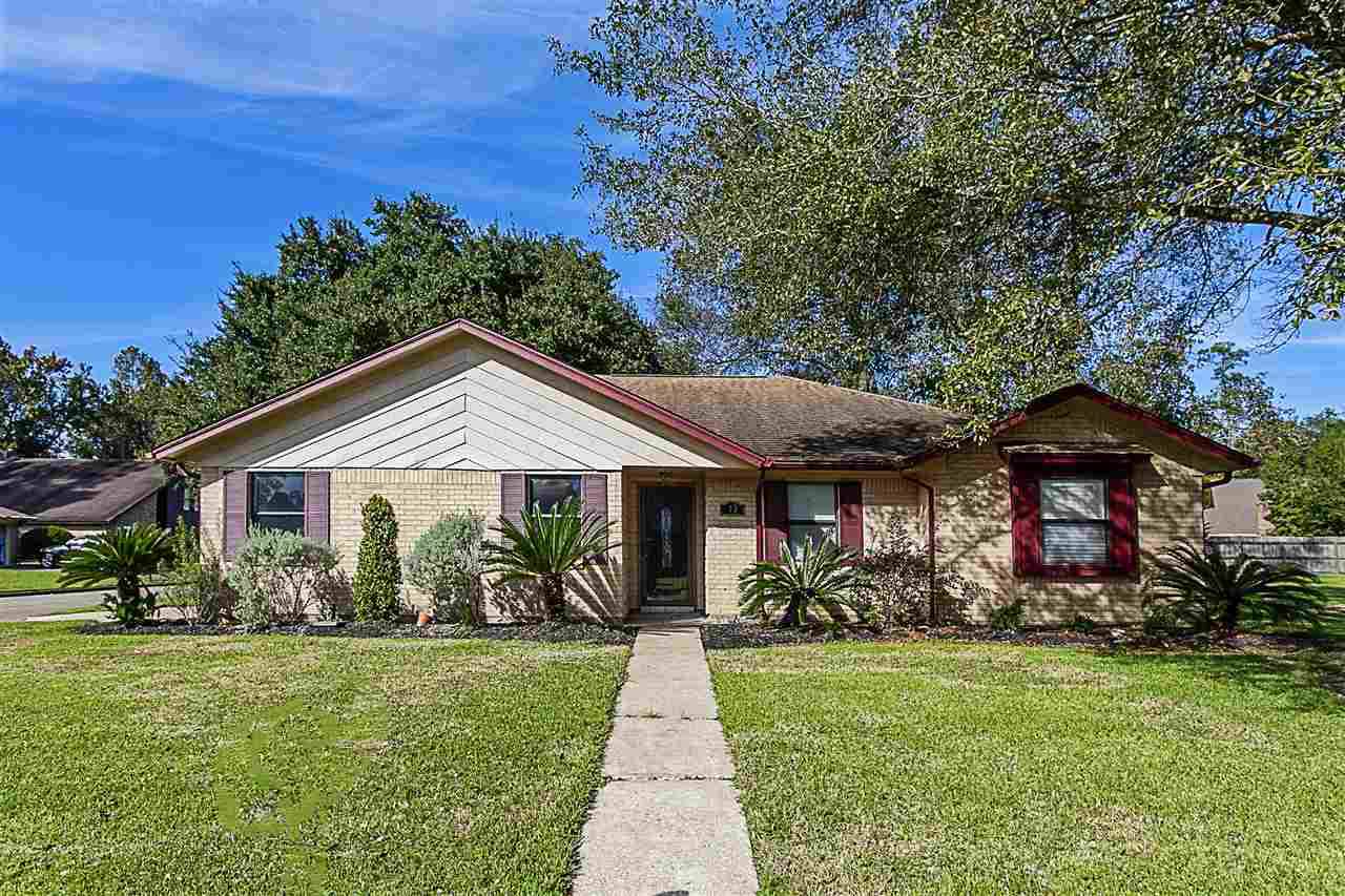 17 Pinewood Cir - Photo 1